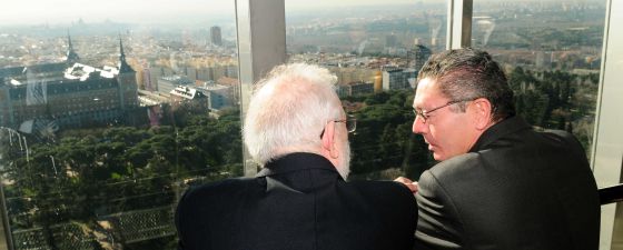 Gallardón y Berzosa, en la supuesta inauguración en febrero de 2010. / AYUNTAMIENTO DE MADRID