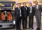 El biplaza eléctrico Hiriko entusiasma en Bruselas