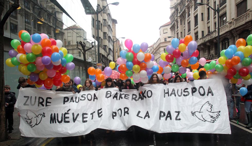 Fotos Suelta De Globos Por La Paz Pa S Vasco El Pa S