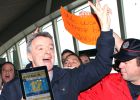 Trabajadores de Spanair boicotean la presentación de Ryanair en Loiu