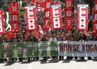 Miles de personas protestan en la calle contra los recortes sociales