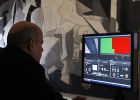 El robot que destripa el 'Guernica'