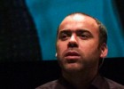 La manipulación de los medios, adulterada por el teatro