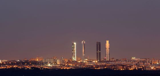 Resultado de imagen de rascacielo madrid desde lejos