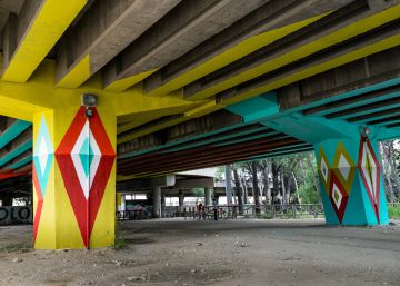 Lazos amarillos, grafitis y anuncios: la lucha por el espacio público