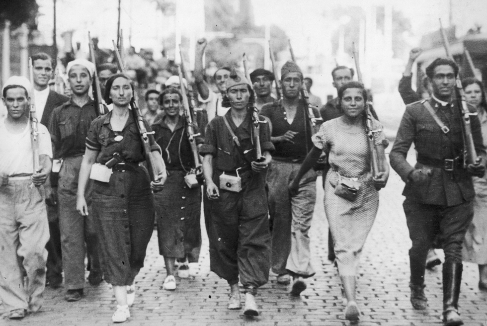 Resultado de imagen para Hombres y mujeres de una de las milicias organizadas en la zona republicana