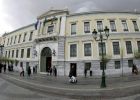 Los griegos prefieren guardar su dinero en el colchón