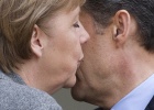 Merkel y Sarkozy amenazan a Grecia con bloquear la ayuda