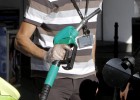 El precio del gasóleo baja de un euro por primera vez en seis años