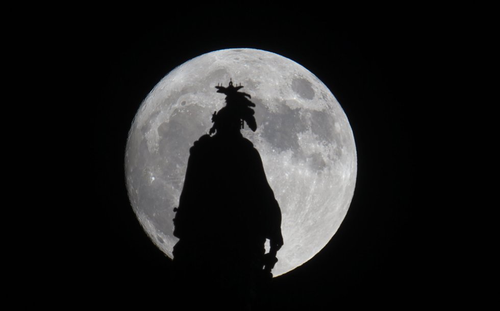 Silueta de la Estatua de la Libertad en la cúpula del Capitolio, en Washington (Estados Unidos). ANDREW CABALLERO-REYNOLDS AFP