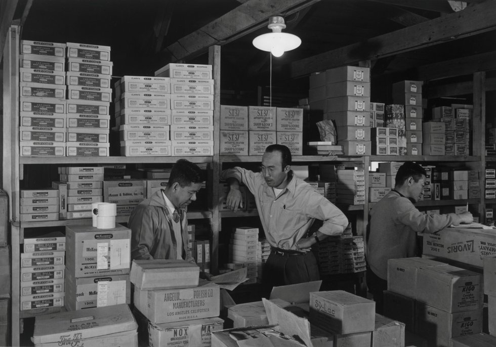 Un almacén del Centro de Reubicación de la Guerra 'Manzanar', en 1943, en California.