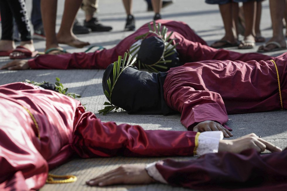 Fotos Latigazos Y Cruces A La Espalda En Jueves Santo Internacional