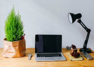 Las mejores ofertas en sillas, auriculares, lámparas y otros artículos para el trabajo