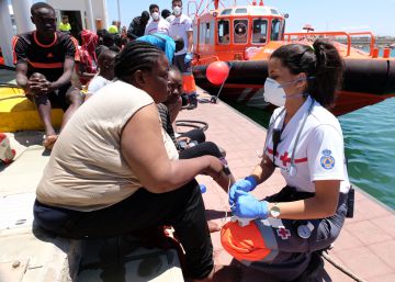 Mueren cuatro inmigrantes en una patera en el Mar de Alborán