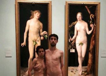 Una pareja se desnuda en el Museo del Prado ante los cuadros de Adán y Eva