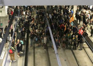 Aniversario 1-O en directo | Miles de estudiantes se manifiestan por el centro de Barcelona