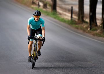 Para cuidar los huesos, mejor salir a correr que montar en bicicleta