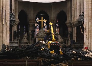 Primeras imágenes de televisión del interior de Notre Dame un mes después del incendio