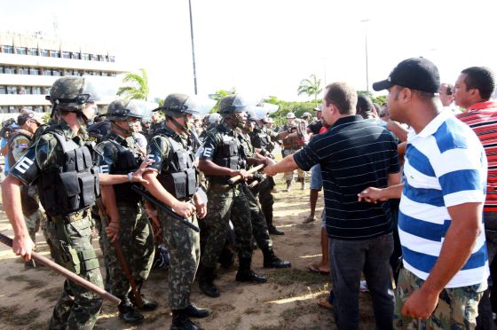 El Ejército cerca a los policías amotinados en Salvador de Bahía