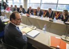 Hollande lanza una minirreforma laboral en plena tensión social