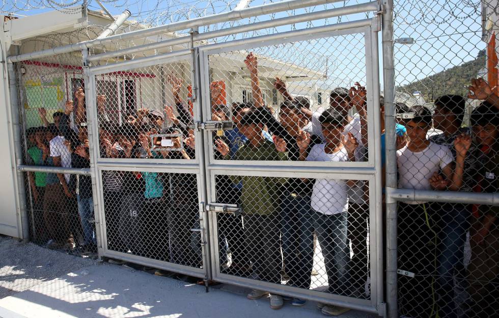 Revuelta en un centro de detención de migrantes en la isla de Lesbos