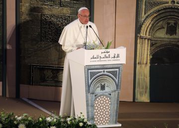 El Papa en el gran templo suní: “Ninguna violencia en nombre de Dios”