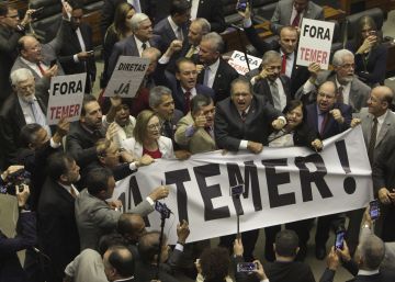 El Congreso de Brasil salva a Temer e impide que sea investigado por corrupción