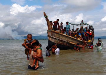 370.000 rohingya huyen de Myanmar hacia Bangladés en solo dos semanas