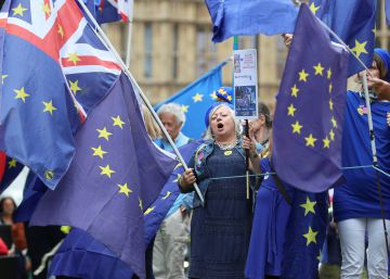 May promete más poder al Parlamento en el Brexit para evitar una grave derrota