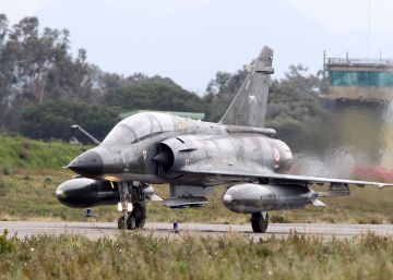 Francia lanza una fuerza europea de intervención militar ajena a la UE