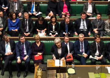El Parlamento aprueba aplazar el Brexit y rechaza otro referéndum