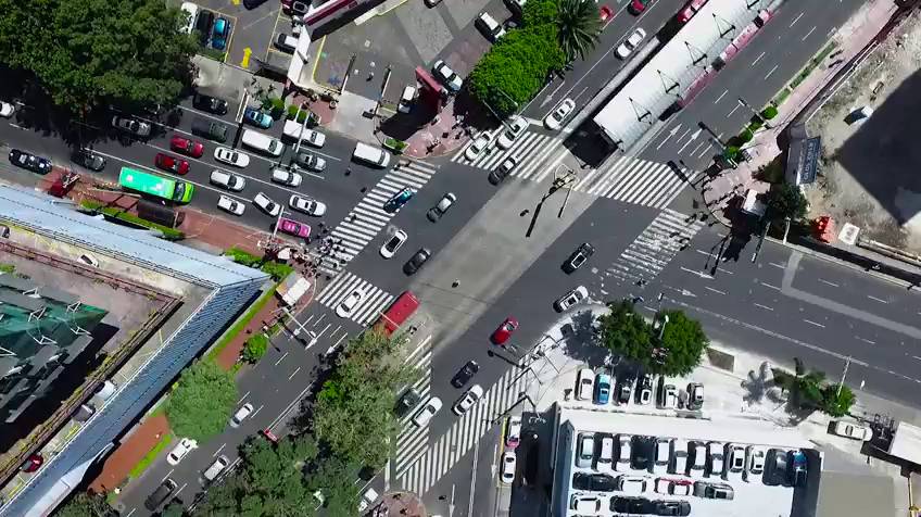 El deporte extremo de cruzar las calles en la Ciudad de México