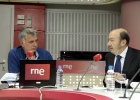 El PSOE rechaza el rescate y admite ?estudiar? la ayuda a la banca