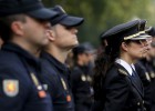 La Policía Nacional quiere un himno solo con versos en español