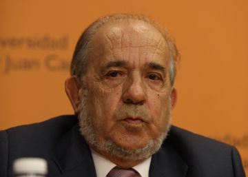 Dos profesores admiten que las firmas de los aprobados de tres asignaturas de Cifuentes son falsificadas