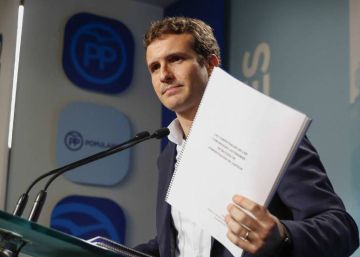 Dos alumnos del máster de Casado le contradicen: era obligatorio ir a clase y hacer trabajo final