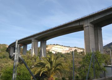 La Guardia Civil encuentra una “enorme cantidad de dinero” en una furgoneta accidentada en Granada