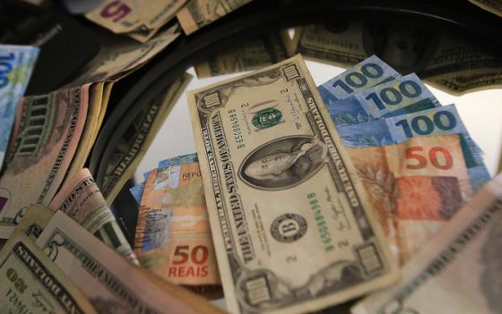 Cotação Do Dólar Supera A Barreira Dos 4 Reais Economia El PaÍs Dólar Teve A Maior Valor Em 12 Anos E Se Aproximou Dos R 4
