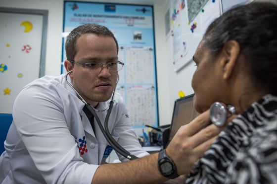 Resultado de imagem para medicos cubanos NA FAVELA