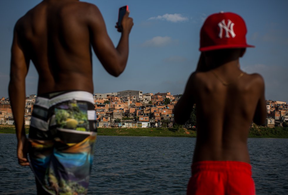 A quilômetros de distância do centro, as opiniões de moradores da periferia colocam mais cores no meio de um cenário polarizado