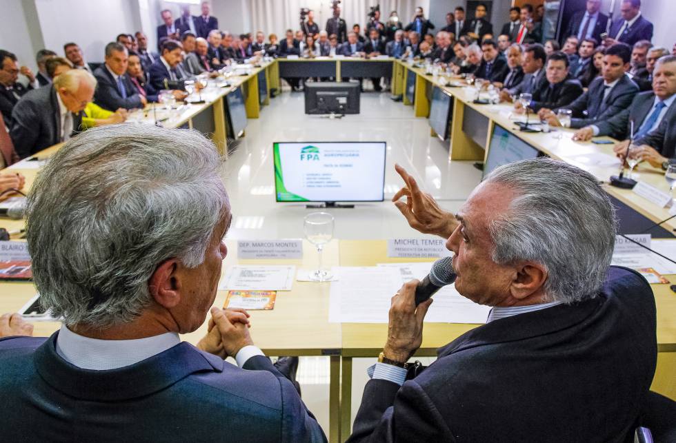 Resultado de imagem para Temer com a bancada ruralista