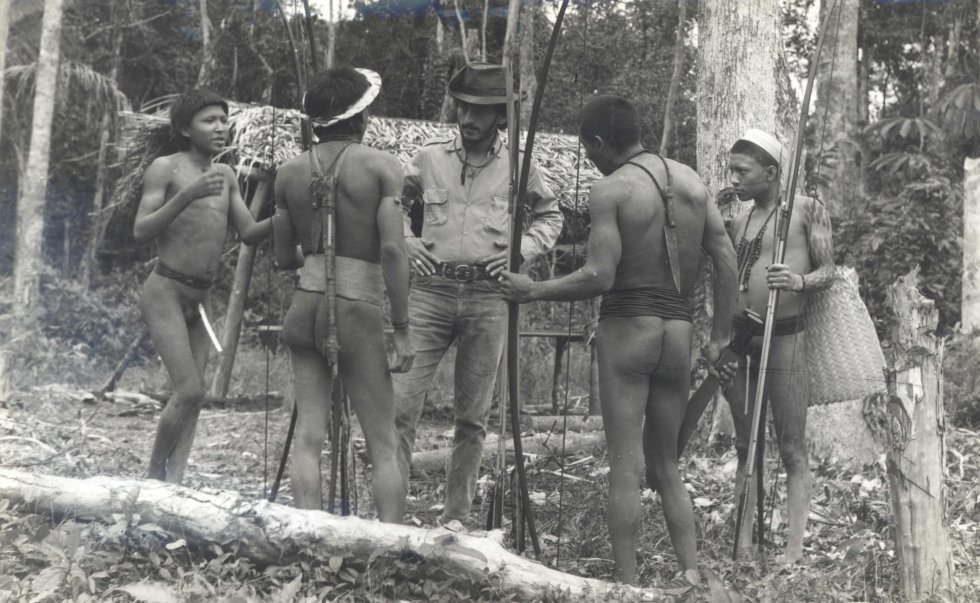 Os índios Cinta-Larga, de Rondônia, também sofreram com as ações de contato do Governo. Fazendeiros e seringalistas reclamavam que estavam sendo prejudicados pelos índios, que flechavam seu gado e atacavam seus trabalhadores. A área de caça da etnia também foi afetada pela construção da BR-364, aberta em 1967. O contato causou inúmeros surtos de doenças entre os índios.