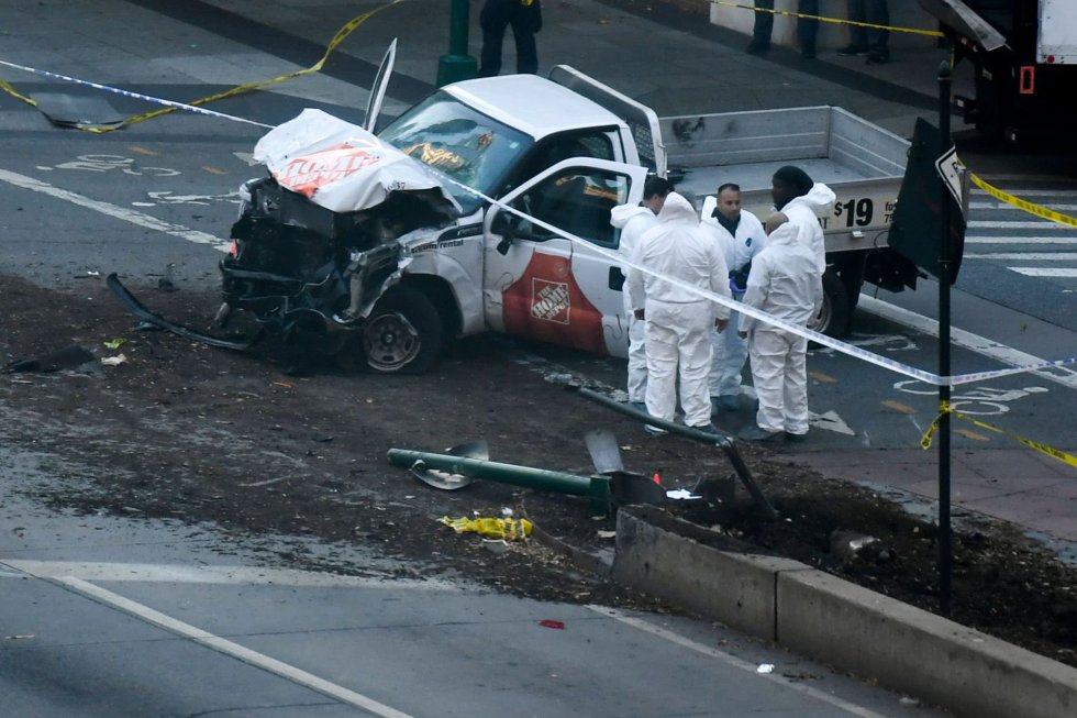 Aos gritos de “Alá é grande”, terrorista muçulmano mata oito pessoas em Nova York 1509485219_828349_1509486136_album_normal