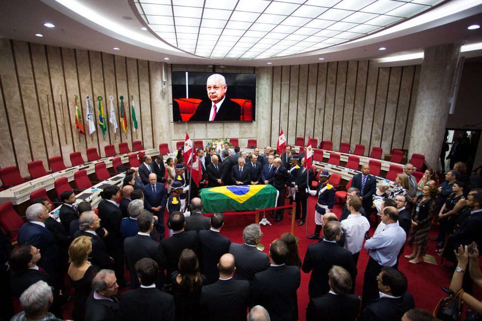 O ano político de 2017 começou antes do normal, logo em janeiro, com a morte do ministro Teori Zavascki em um acidente de avião. Zavascki era o relator da Lava Jato no Supremo Tribunal Federal. Na imagem, seu corpo é velado em Porto Alegre, no dia 21 de janeiro.