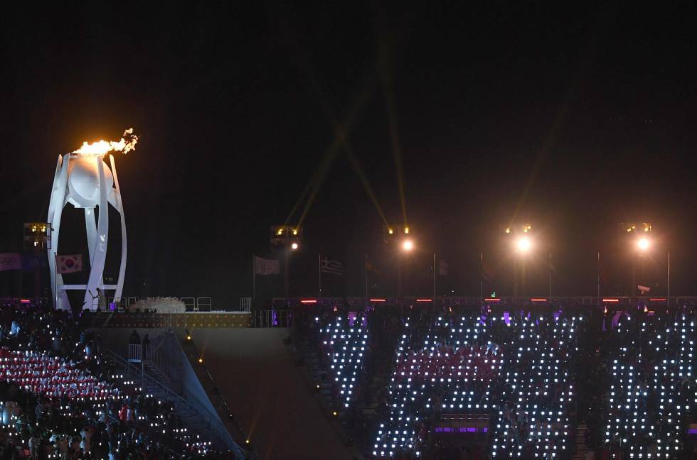 A chama olímpica, na cerimônia de abertura dos Jogos Olímpicos de Inverno em Pyeongchang, na Coreia do Sul.