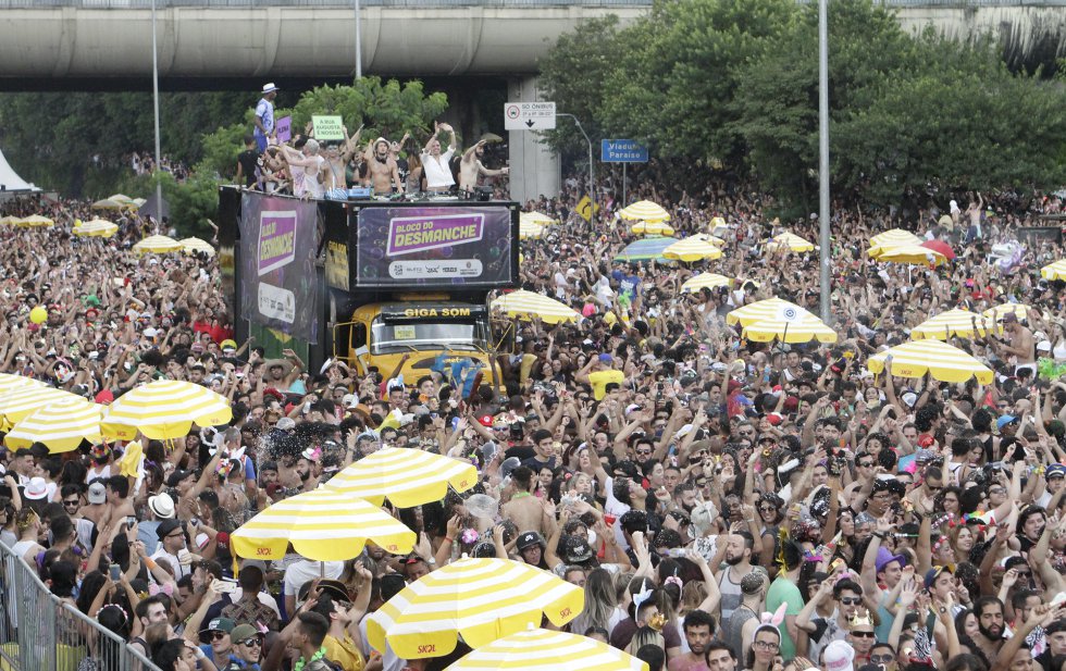 Carnaval de rua na Av. 23 de Maio atrai mais de 1 milhão de pessoas em  Sampa
