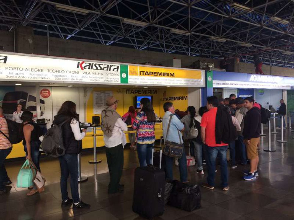 Fotos: Greve dos caminhoneiros faz taxista apelar para álcool de cozinha  para abastecer carro