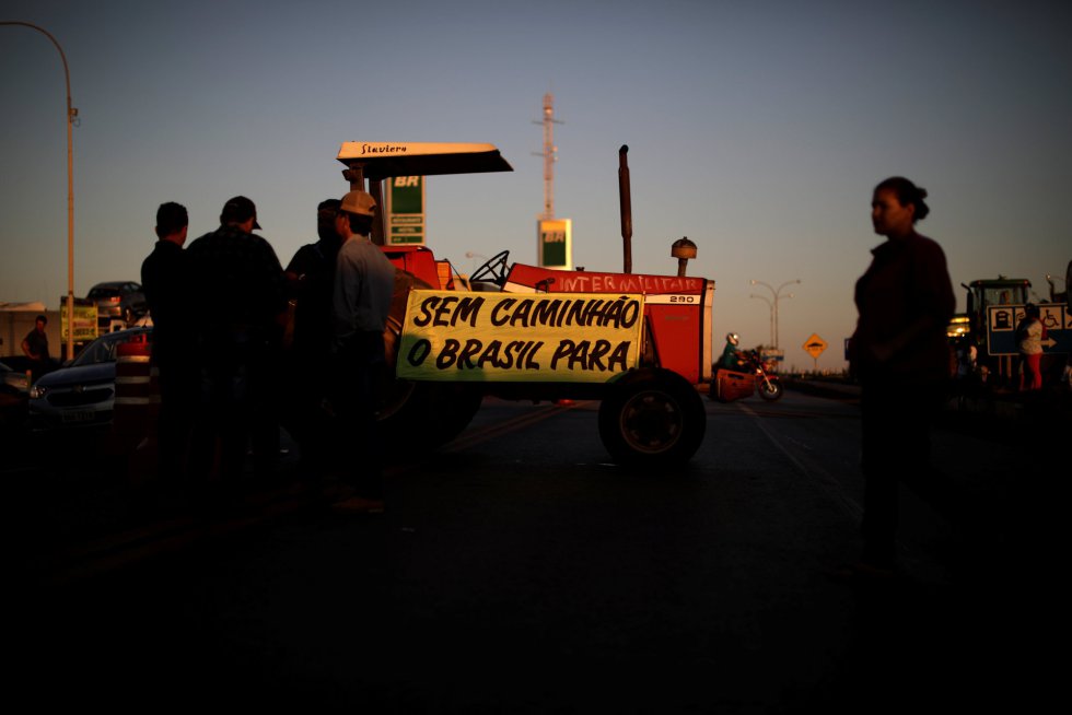 Fazendeiros aderem ao protesto dos caminhoneiros em Cristalina (GoiÃ¡s). 