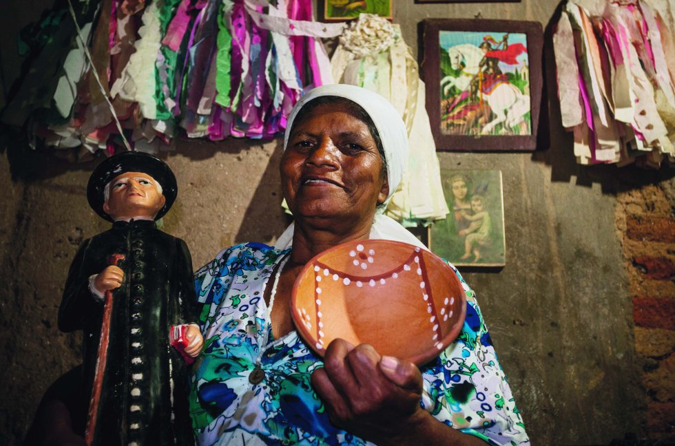 'Loiceira', Maria Aciole Barbosa, 'Maria de Dion', 60, na Aldeia Brejo dos Padres, Terra indígena Pankararu.
