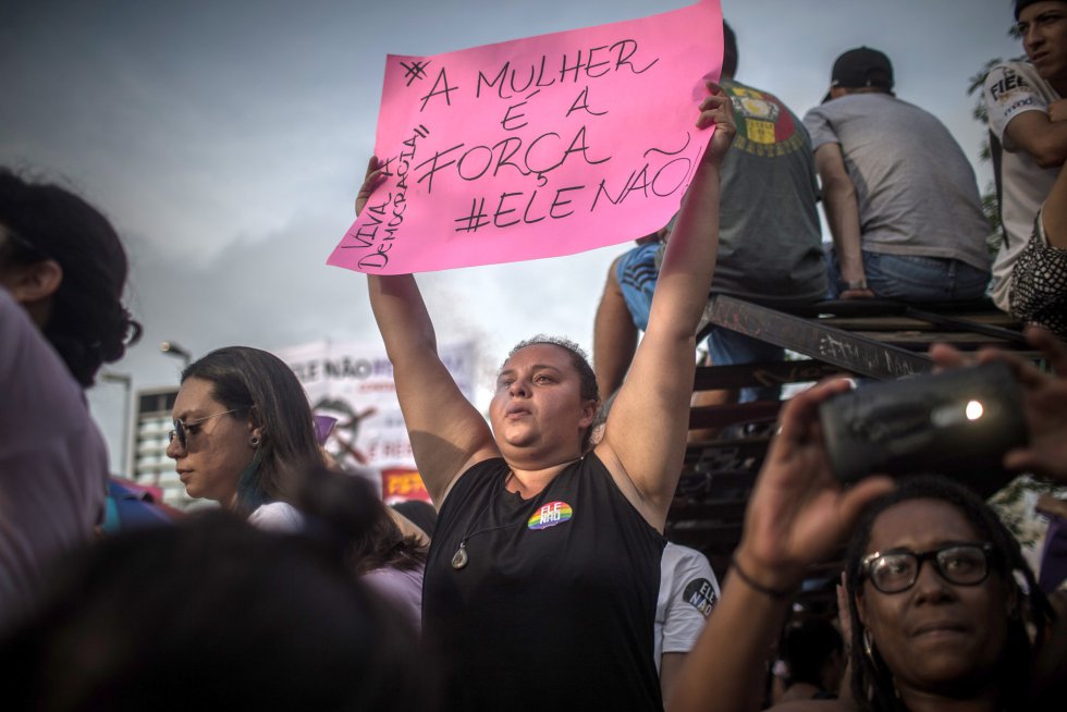 As mulheres sÃ£o a maioria do eleitorado brasileiro e, atÃ© agora, as mais indecisas, por isso um protesto que mobilize essa parcela da populaÃ§Ã£o pode ser decisivo.